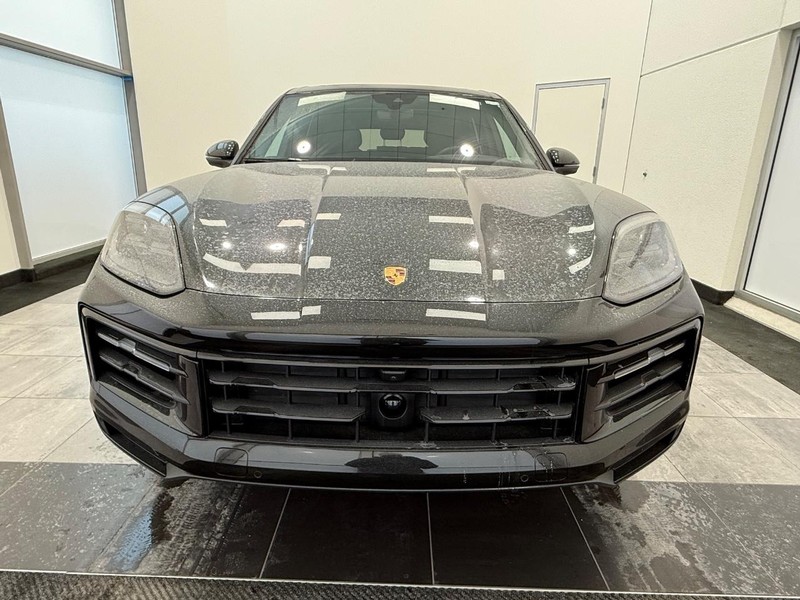 Porsche Cayenne Vehicle Full-screen Gallery Image 11