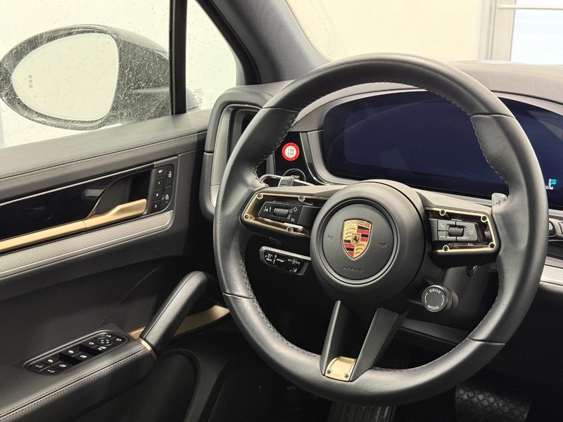 Porsche Cayenne Vehicle Full-screen Gallery Image 16