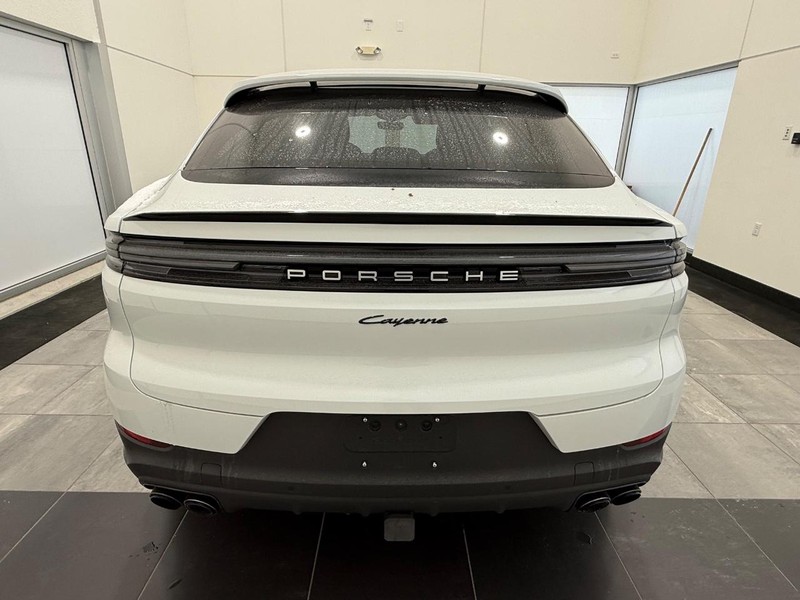 Porsche Cayenne Vehicle Full-screen Gallery Image 6