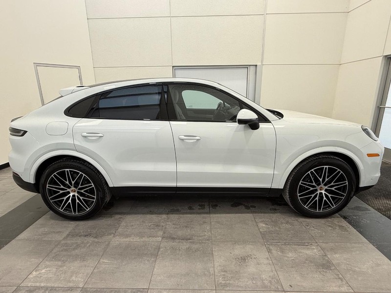 Porsche Cayenne Vehicle Full-screen Gallery Image 9