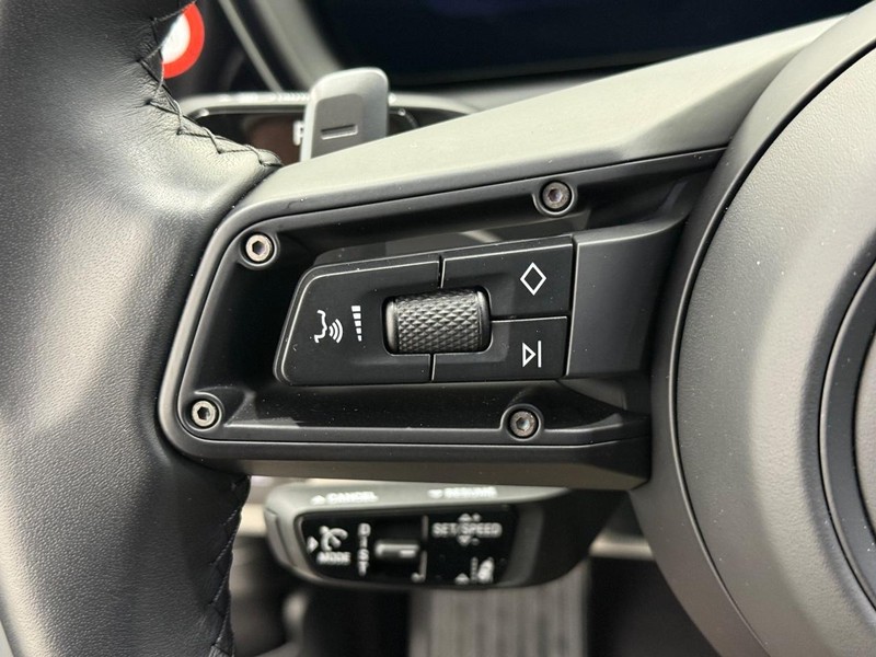 Porsche Cayenne Vehicle Full-screen Gallery Image 20