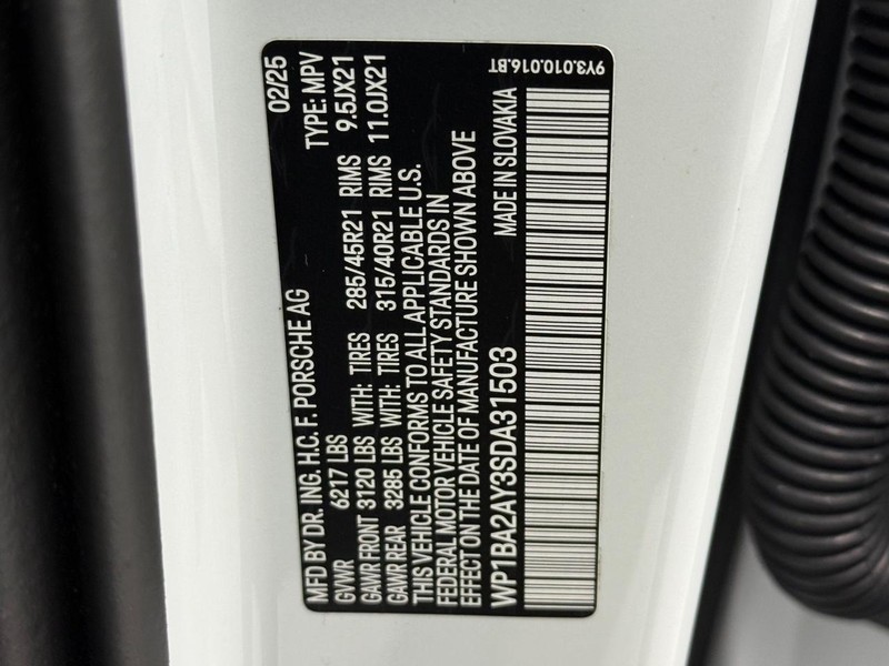 Porsche Cayenne Vehicle Full-screen Gallery Image 27