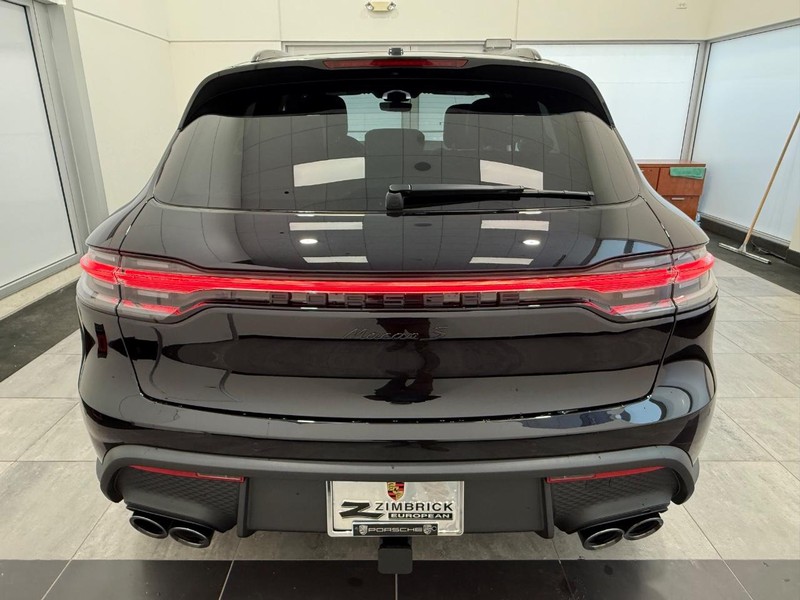 Porsche Macan Vehicle Full-screen Gallery Image 6