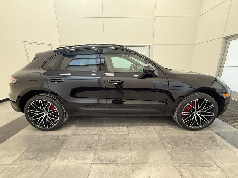 Porsche Macan Vehicle Full-screen Gallery Image 9