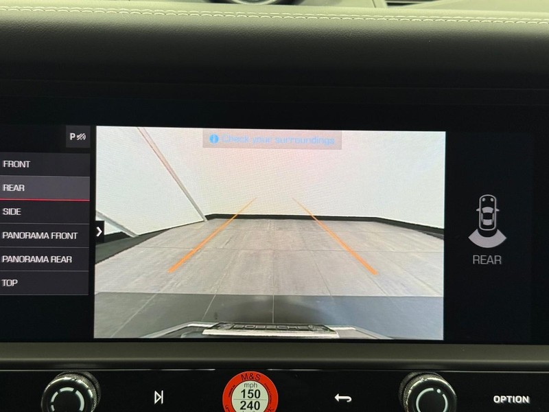 Porsche Macan Vehicle Full-screen Gallery Image 23