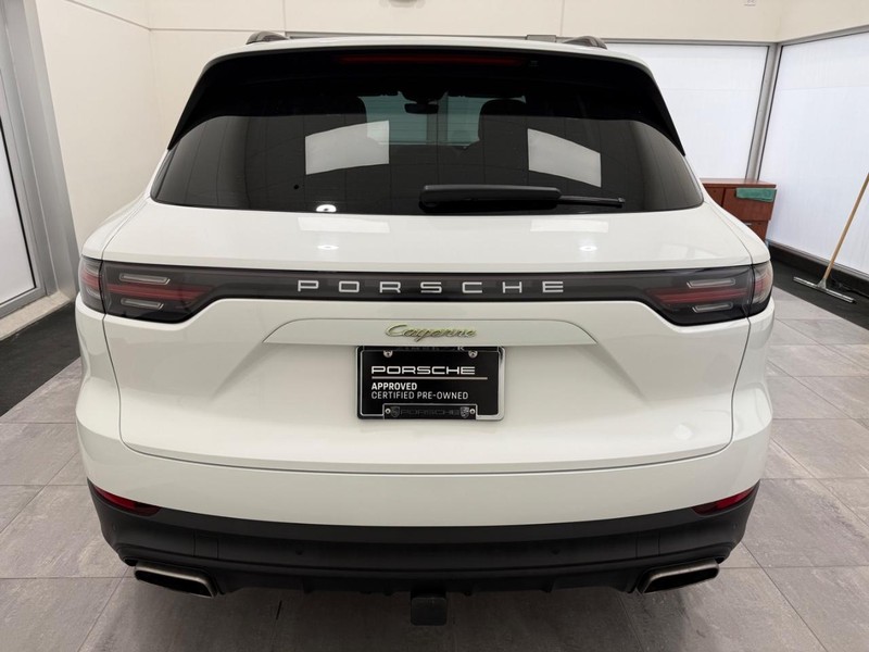 Porsche Cayenne Vehicle Full-screen Gallery Image 06