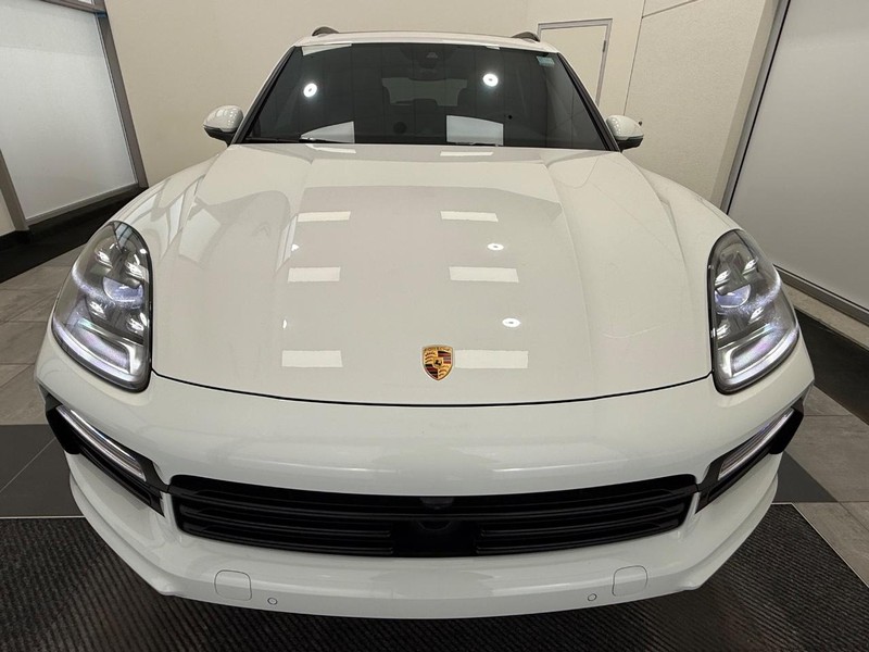 Porsche Cayenne Vehicle Full-screen Gallery Image 12