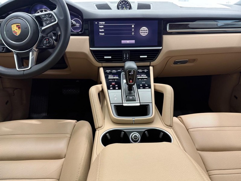 Porsche Cayenne Vehicle Full-screen Gallery Image 14