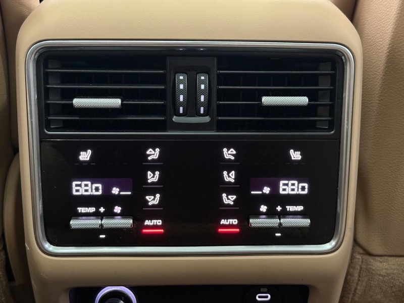 Porsche Cayenne Vehicle Full-screen Gallery Image 19