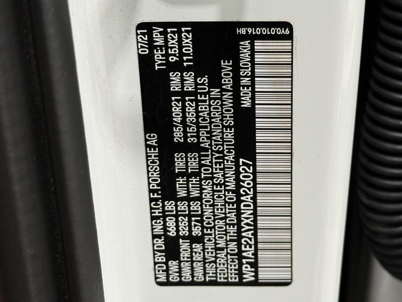 Porsche Cayenne Vehicle Full-screen Gallery Image 28