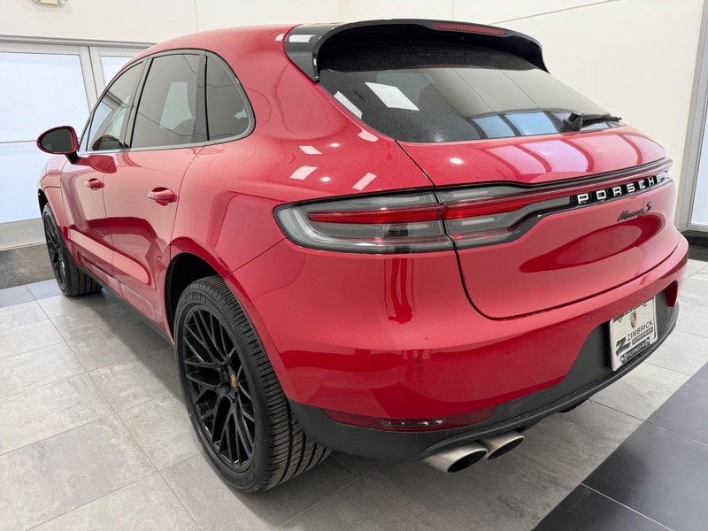 Porsche Macan Vehicle Full-screen Gallery Image 3
