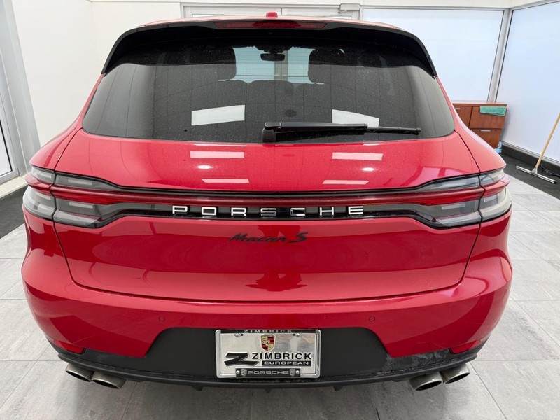 Porsche Macan Vehicle Full-screen Gallery Image 6