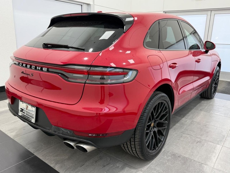 Porsche Macan Vehicle Full-screen Gallery Image 7