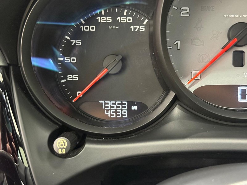 Porsche Macan Vehicle Full-screen Gallery Image 22