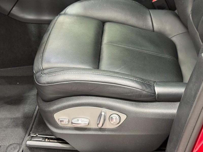 Porsche Macan Vehicle Full-screen Gallery Image 26