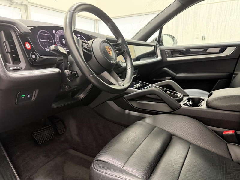 Porsche Cayenne Vehicle Full-screen Gallery Image 04