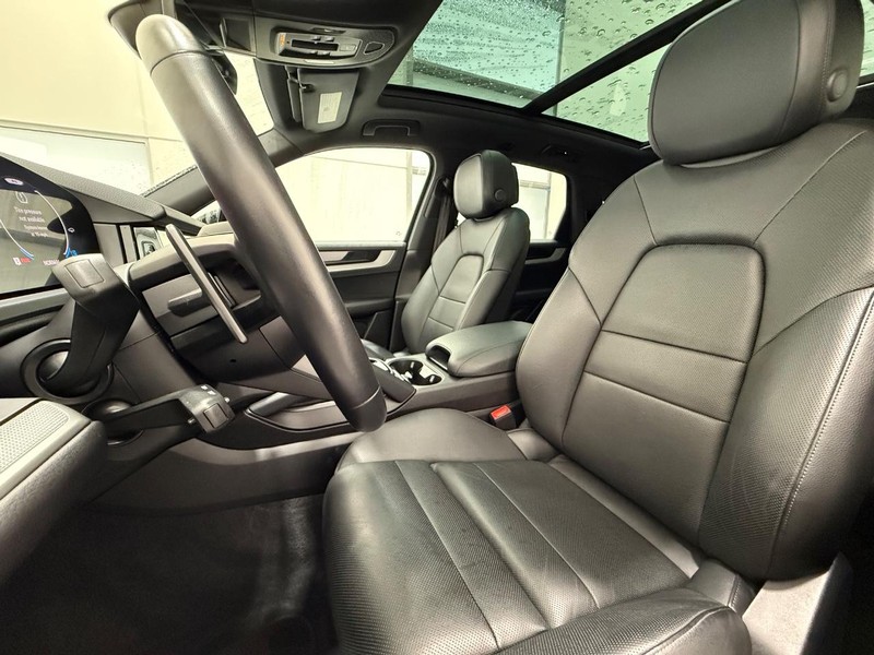 Porsche Cayenne Vehicle Full-screen Gallery Image 05