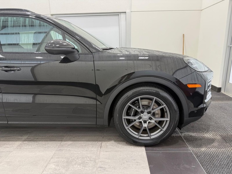 Porsche Cayenne Vehicle Full-screen Gallery Image 10