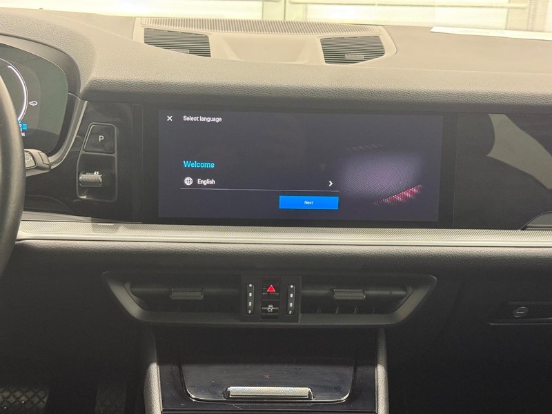 Porsche Cayenne Vehicle Full-screen Gallery Image 16