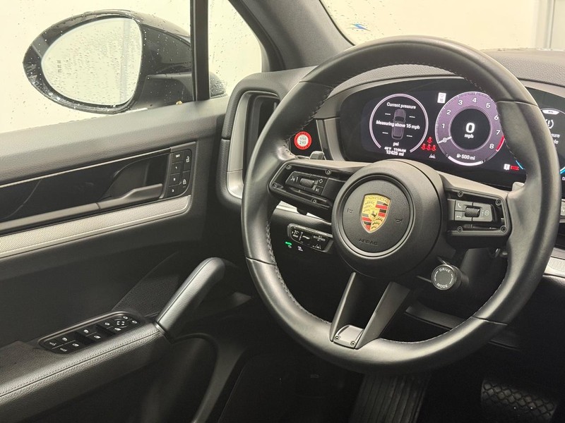 Porsche Cayenne Vehicle Full-screen Gallery Image 19