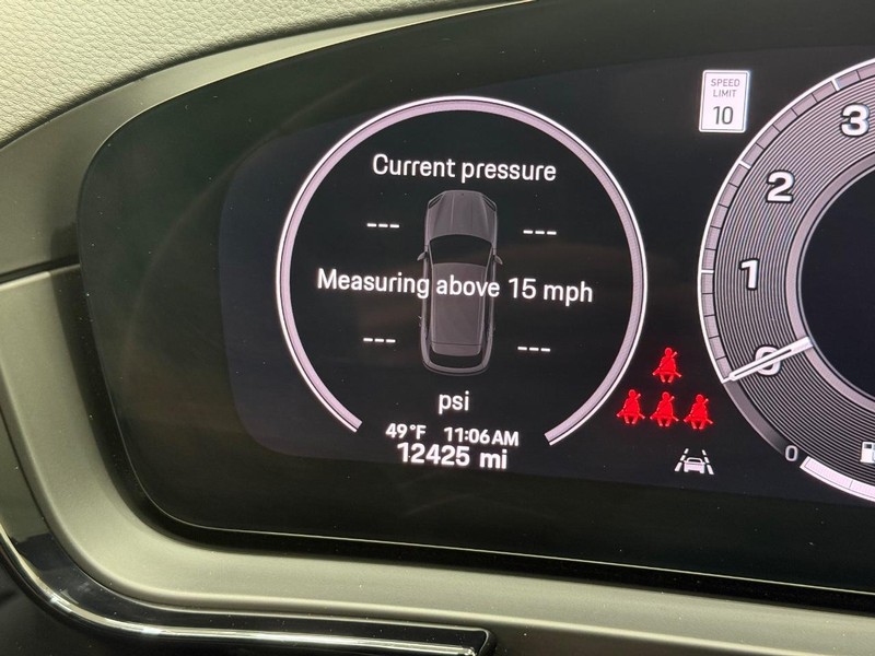 Porsche Cayenne Vehicle Full-screen Gallery Image 24