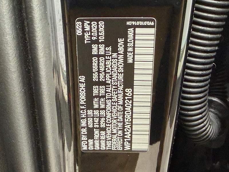 Porsche Cayenne Vehicle Full-screen Gallery Image 29