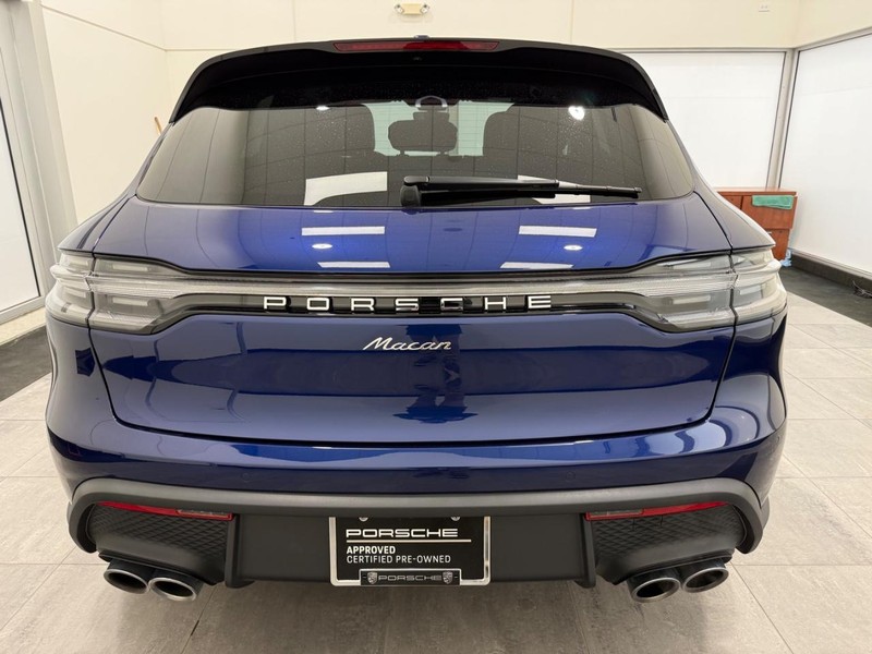 Porsche Macan Vehicle Full-screen Gallery Image 06