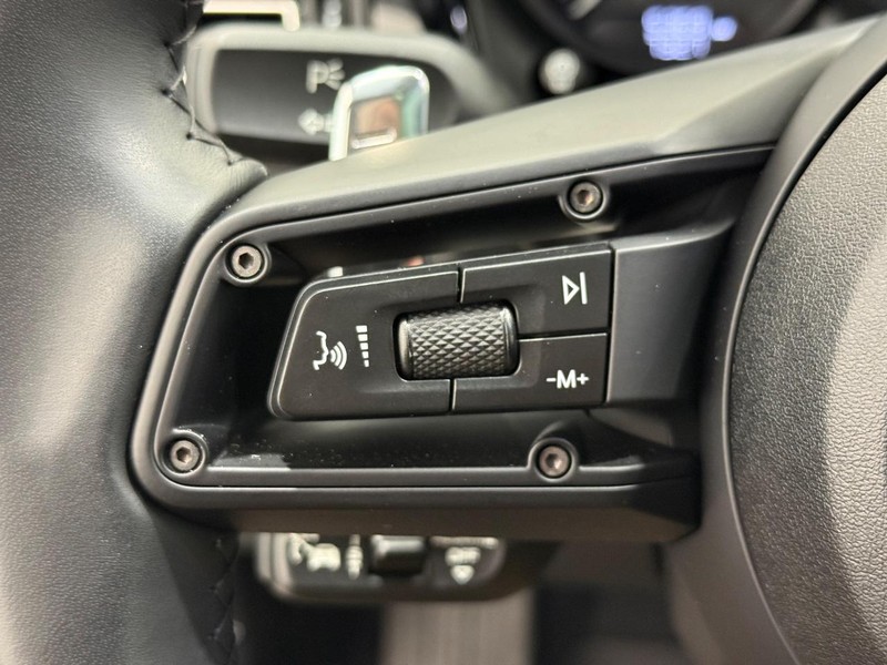 Porsche Macan Vehicle Full-screen Gallery Image 20