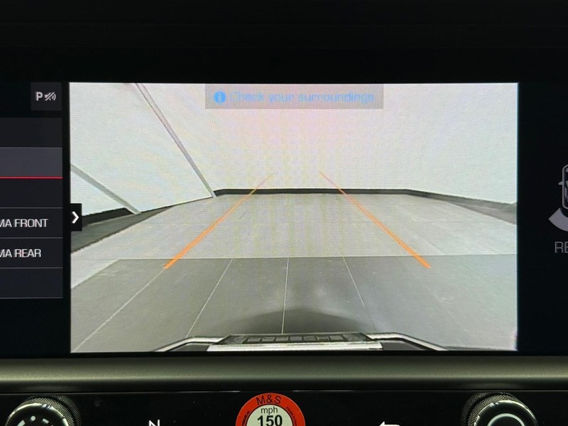 Porsche Macan Vehicle Full-screen Gallery Image 23