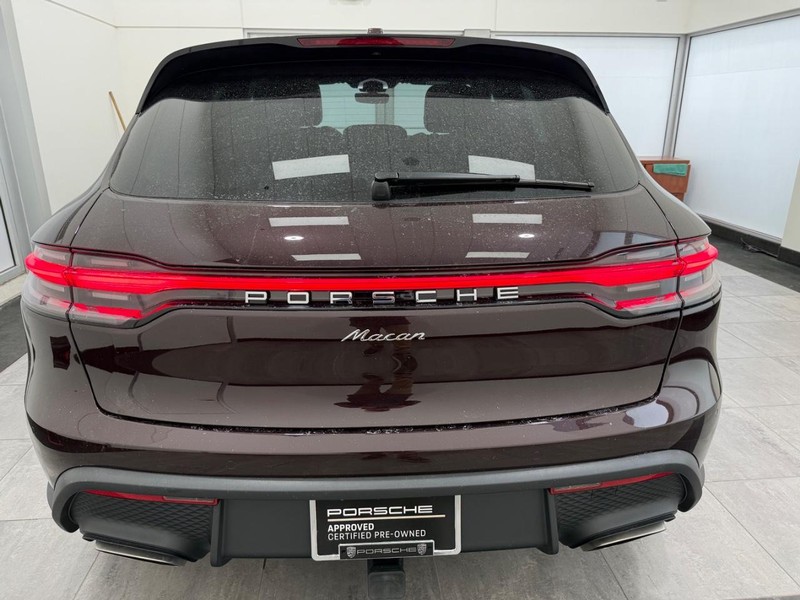 Porsche Macan Vehicle Full-screen Gallery Image 06