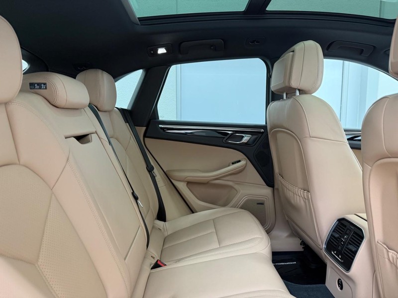 Porsche Macan Vehicle Full-screen Gallery Image 13