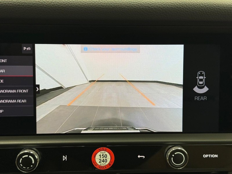 Porsche Macan Vehicle Full-screen Gallery Image 23