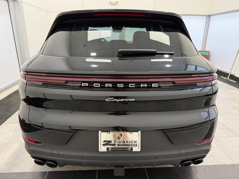 Porsche Cayenne Vehicle Full-screen Gallery Image 6