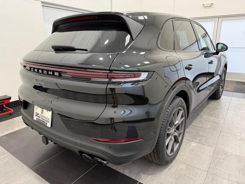 Porsche Cayenne Vehicle Full-screen Gallery Image 7