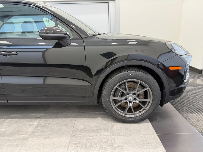 Porsche Cayenne Vehicle Full-screen Gallery Image 10