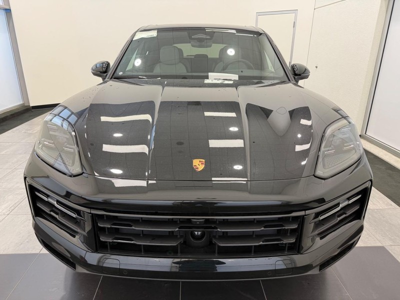 Porsche Cayenne Vehicle Full-screen Gallery Image 12