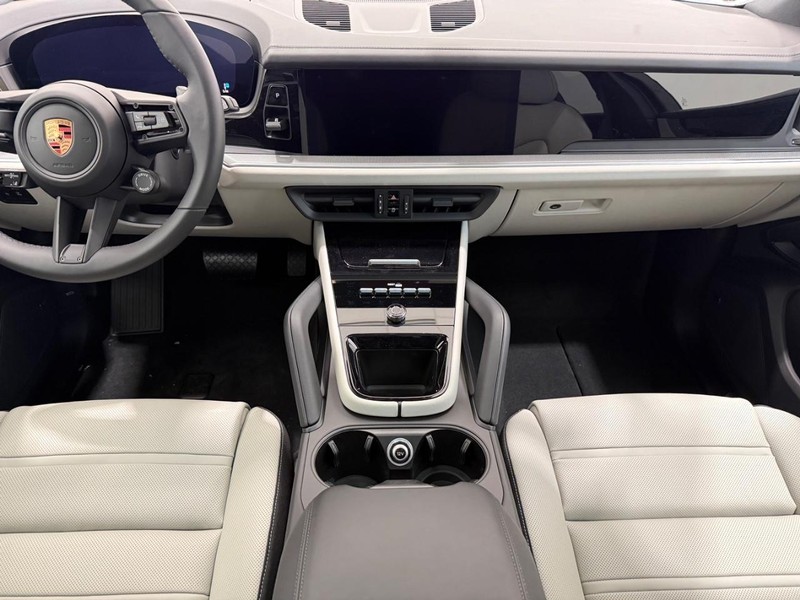 Porsche Cayenne Vehicle Full-screen Gallery Image 14