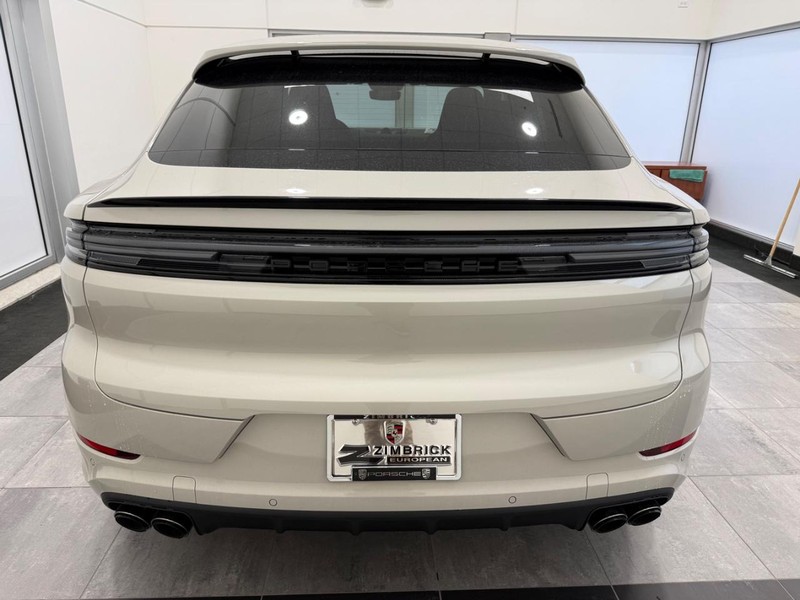 Porsche Cayenne Vehicle Full-screen Gallery Image 6