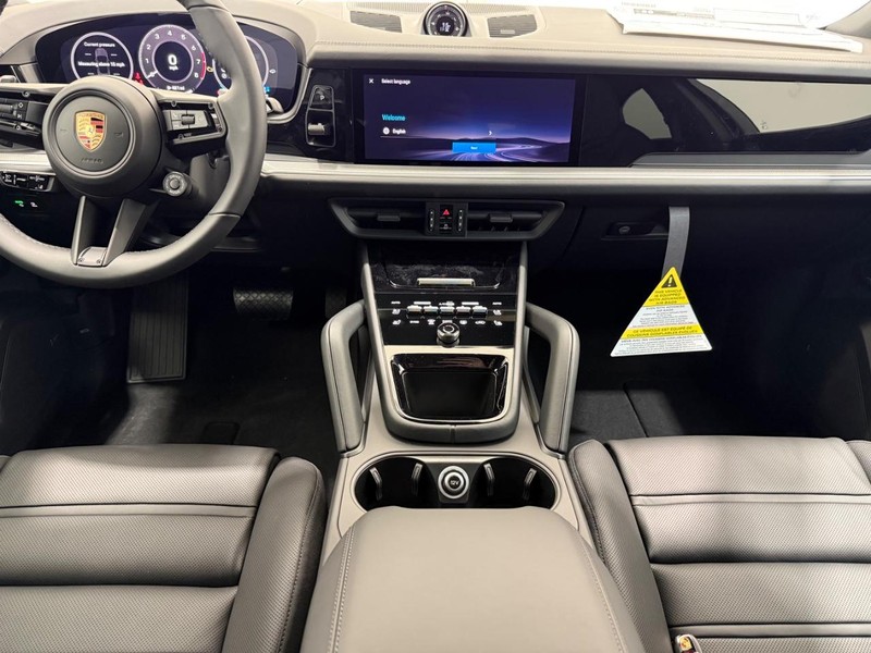 Porsche Cayenne Vehicle Full-screen Gallery Image 14