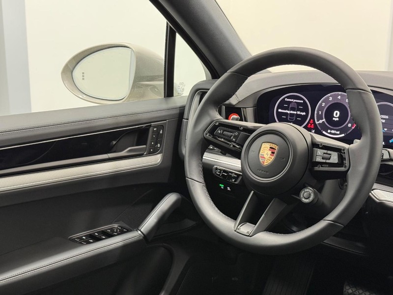 Porsche Cayenne Vehicle Full-screen Gallery Image 16