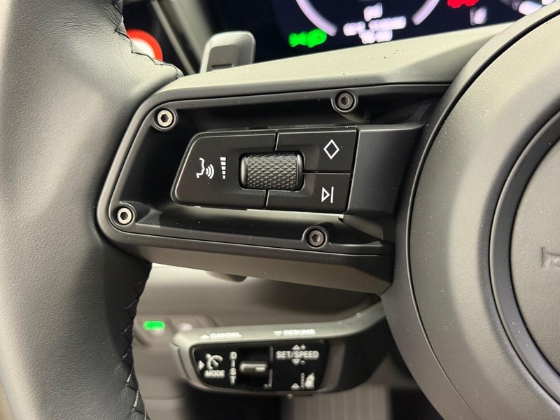 Porsche Cayenne Vehicle Full-screen Gallery Image 19