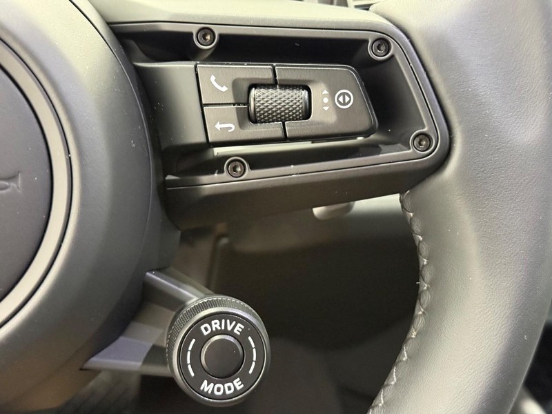 Porsche Cayenne Vehicle Full-screen Gallery Image 20