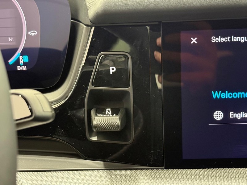 Porsche Cayenne Vehicle Full-screen Gallery Image 21