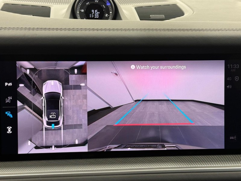 Porsche Cayenne Vehicle Full-screen Gallery Image 22