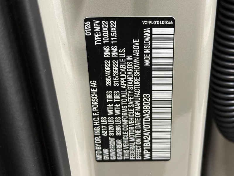 Porsche Cayenne Vehicle Full-screen Gallery Image 26