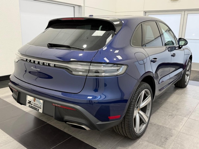 Porsche Macan Vehicle Full-screen Gallery Image 7