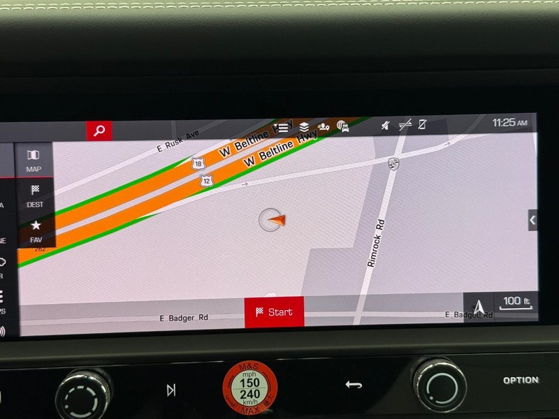 Porsche Macan Vehicle Full-screen Gallery Image 24