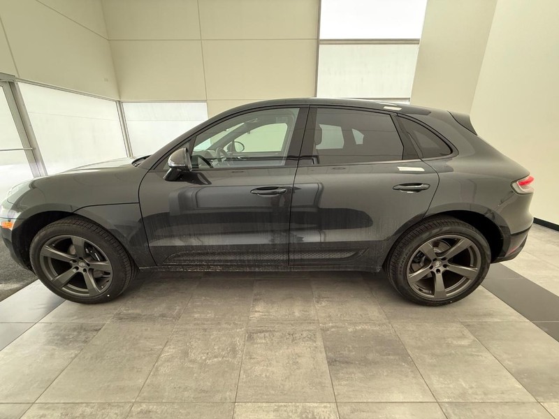 Porsche Macan Vehicle Full-screen Gallery Image 2