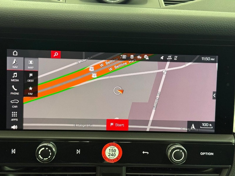 Porsche Macan Vehicle Full-screen Gallery Image 22