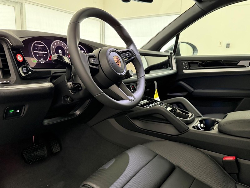 Porsche Cayenne Vehicle Full-screen Gallery Image 4